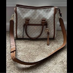 No stains. Carried once.Too big